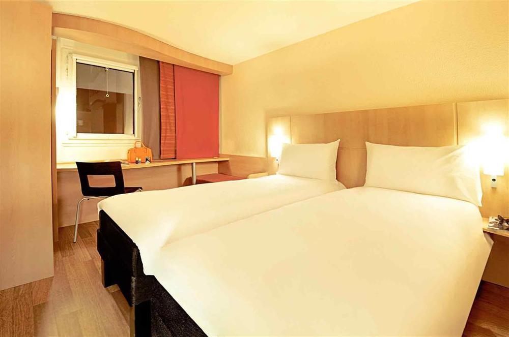 Ibis Maine Montparnasse Hotel Париж Стая снимка